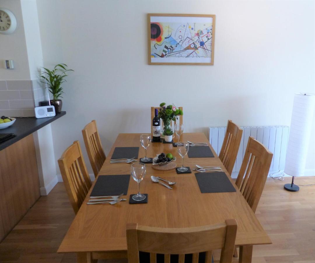 Nyhavn Lakeside Cottage ไซเร็นเซสเตอร์ ภายนอก รูปภาพ