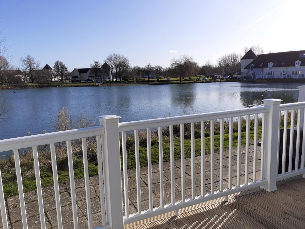 Nyhavn Lakeside Cottage ไซเร็นเซสเตอร์ ภายนอก รูปภาพ