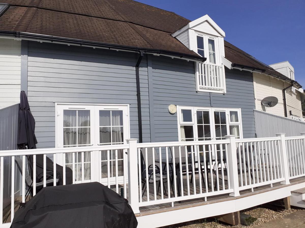 Nyhavn Lakeside Cottage ไซเร็นเซสเตอร์ ภายนอก รูปภาพ