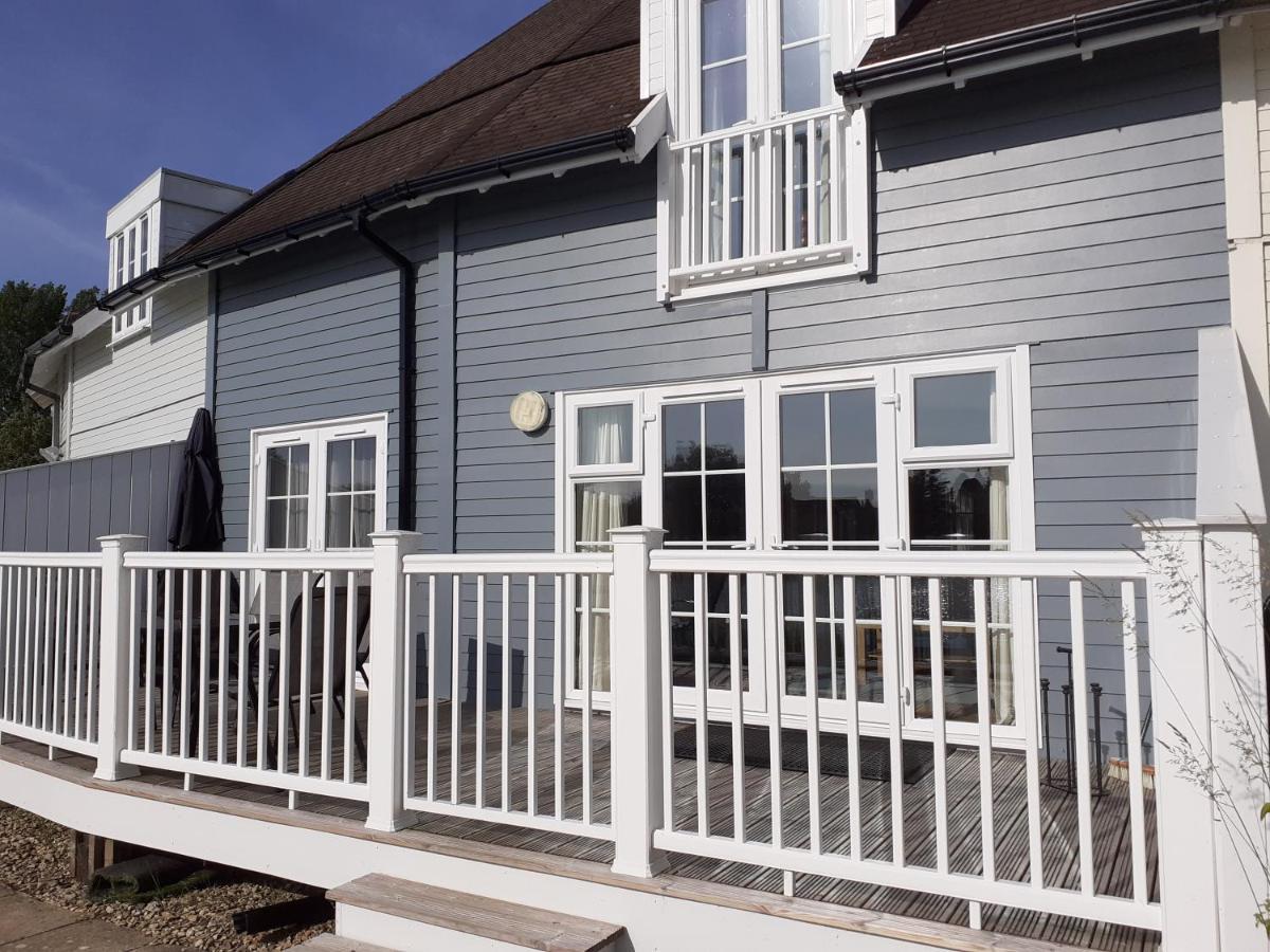 Nyhavn Lakeside Cottage ไซเร็นเซสเตอร์ ภายนอก รูปภาพ
