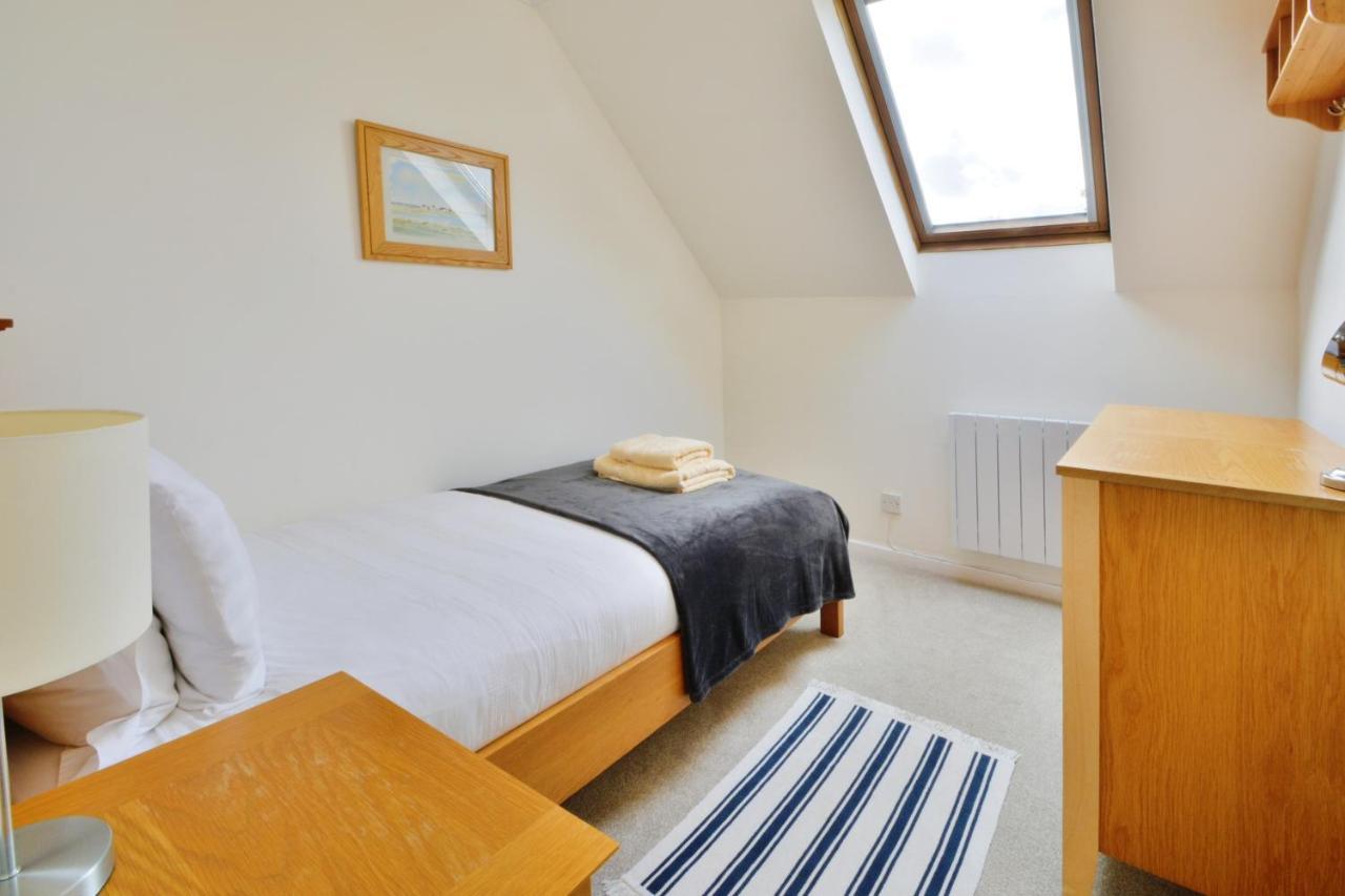 Nyhavn Lakeside Cottage ไซเร็นเซสเตอร์ ภายนอก รูปภาพ