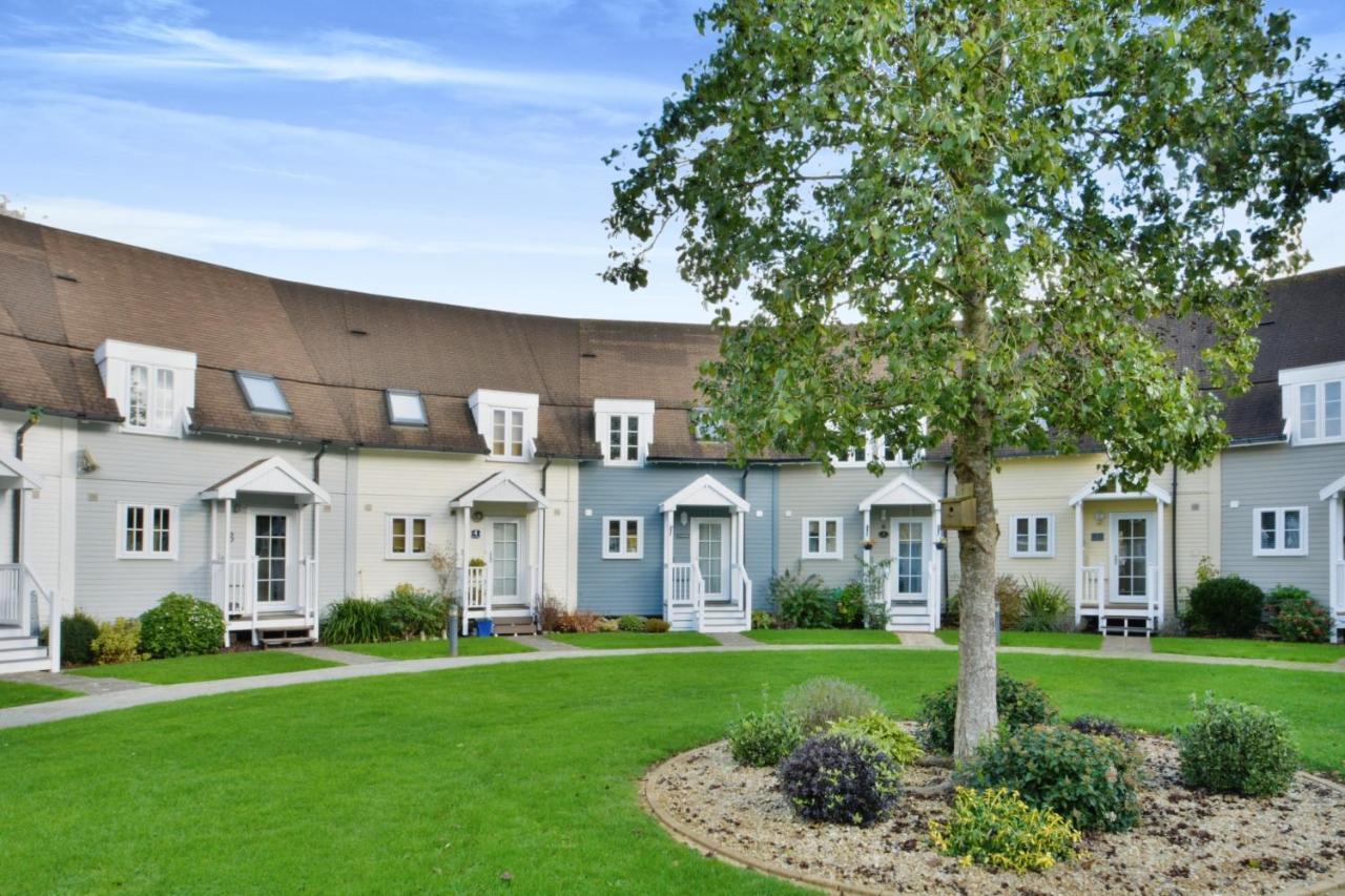 Nyhavn Lakeside Cottage ไซเร็นเซสเตอร์ ภายนอก รูปภาพ
