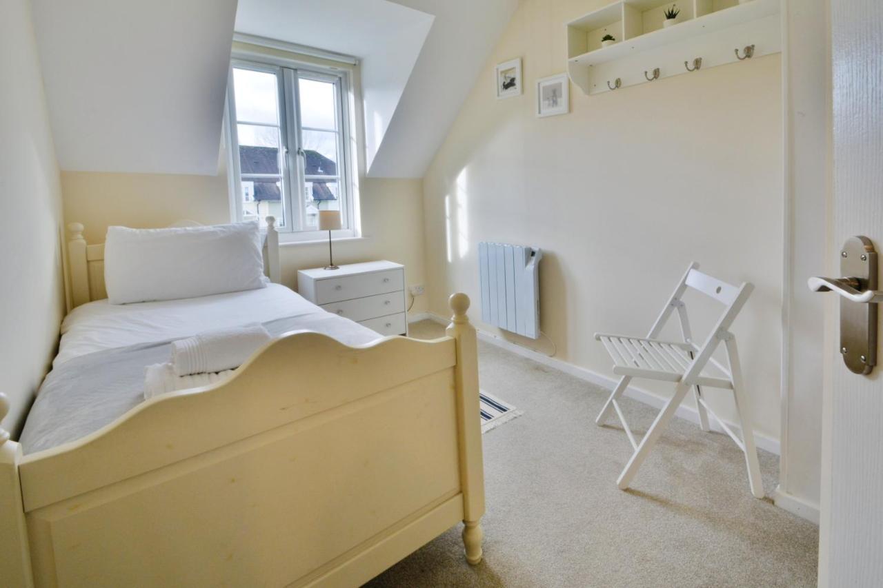 Nyhavn Lakeside Cottage ไซเร็นเซสเตอร์ ภายนอก รูปภาพ