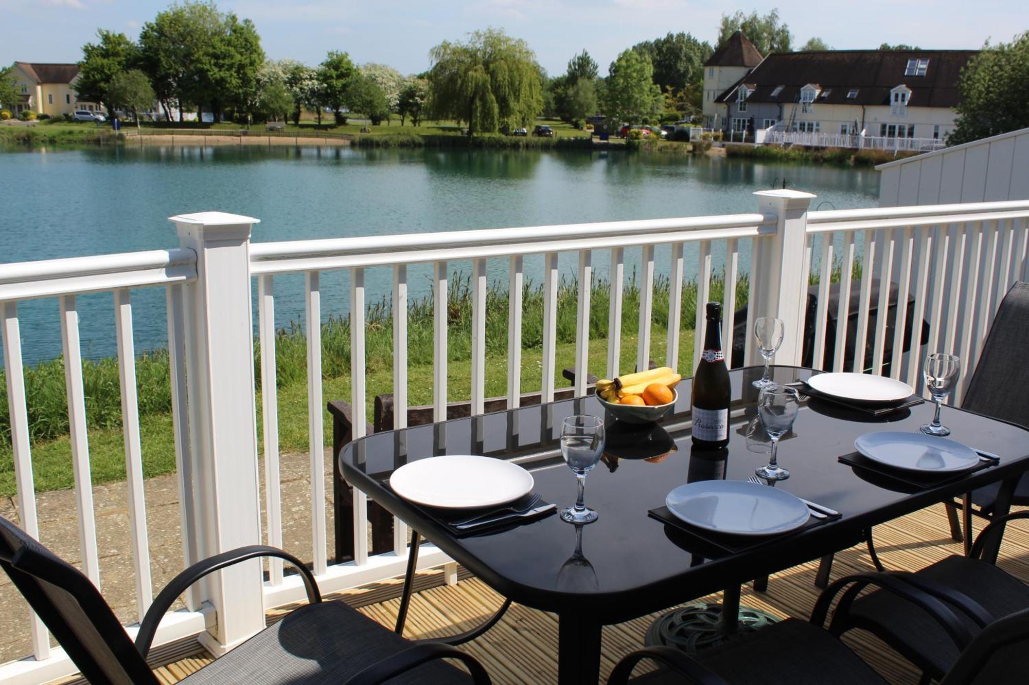 Nyhavn Lakeside Cottage ไซเร็นเซสเตอร์ ภายนอก รูปภาพ