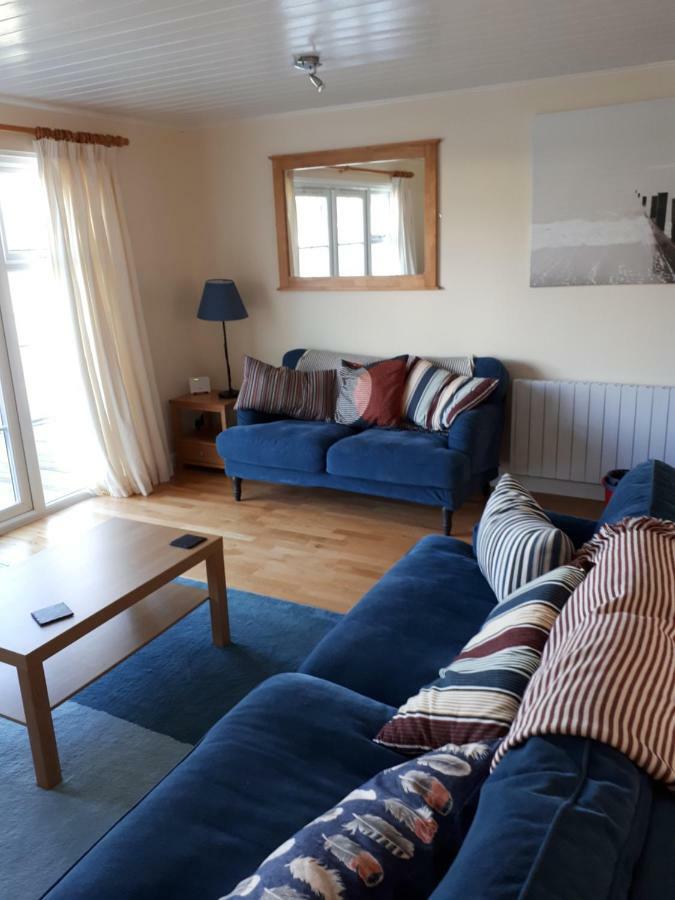 Nyhavn Lakeside Cottage ไซเร็นเซสเตอร์ ภายนอก รูปภาพ