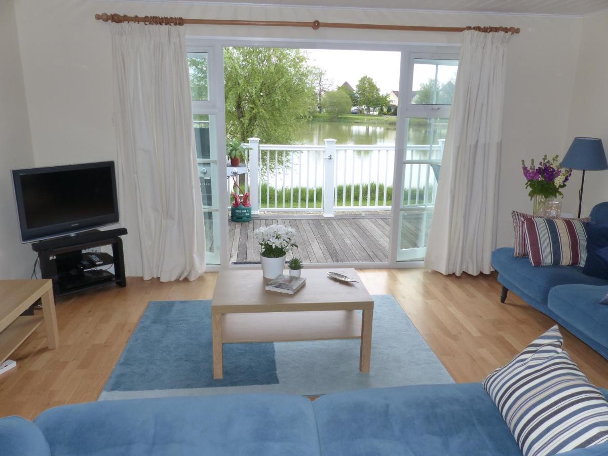 Nyhavn Lakeside Cottage ไซเร็นเซสเตอร์ ภายนอก รูปภาพ